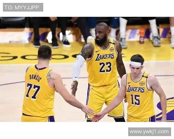 湖人不敌开拓者,詹姆斯表现低迷难以带领球队取得胜利 湖人不敌开拓者,詹姆斯表现低迷难以带领球队取得胜利